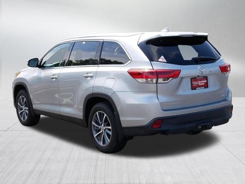 Celestial Silver Metallic 2019 Toyota Highlander XLE
