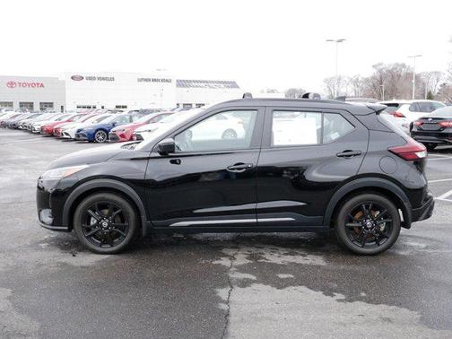 2021 Nissan Kicks SR