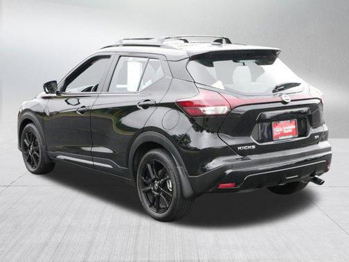 2021 Nissan Kicks SR