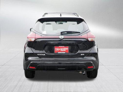 2021 Nissan Kicks SR