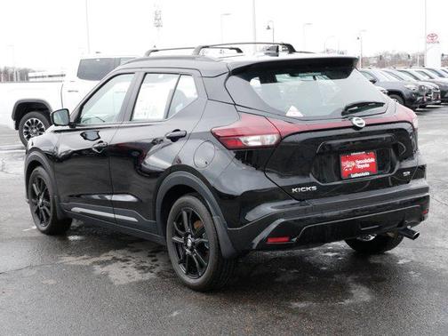 2021 Nissan Kicks SR