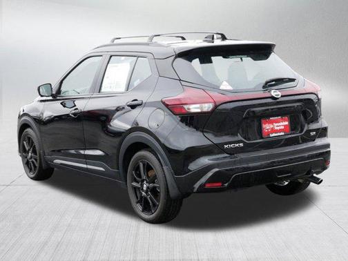 2021 Nissan Kicks SR