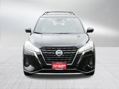 2021 Nissan Kicks SR