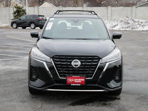 2021 Nissan Kicks SR