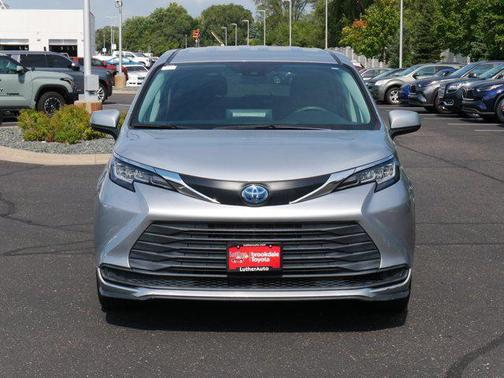 2021 Toyota Sienna LE