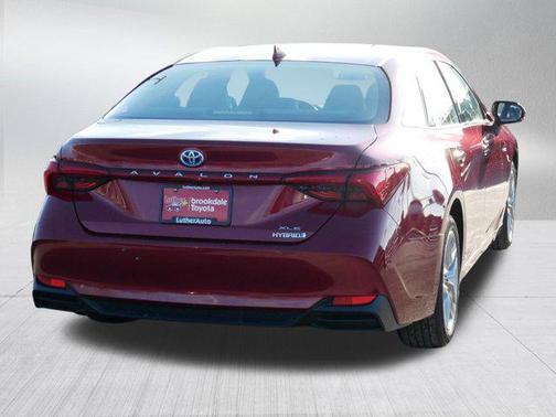 2020 Toyota Avalon Hybrid XLE