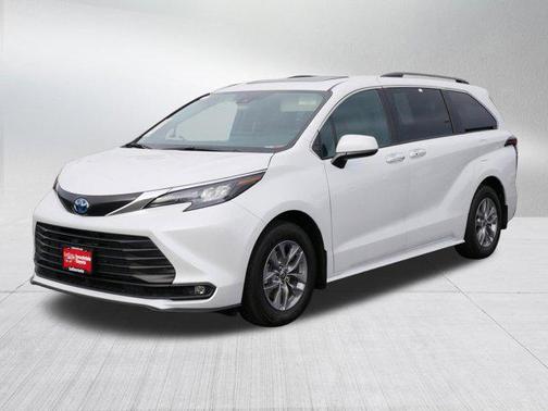 Wind Chill Pearl 2025 Toyota Sienna XLE