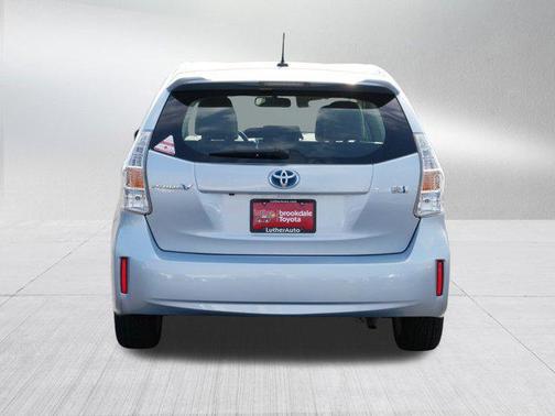 2014 Toyota Prius v Five