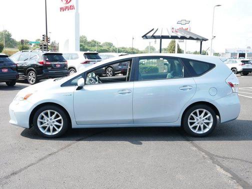 2014 Toyota Prius v Five