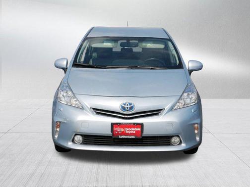 2014 Toyota Prius v Five