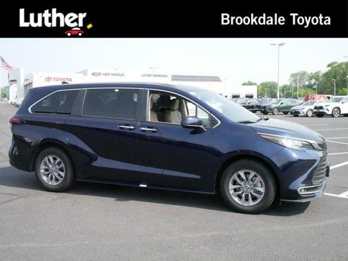 2022 Toyota Sienna XLE 7 Passenger