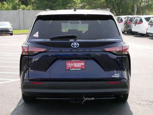 2022 Toyota Sienna XLE 7 Passenger