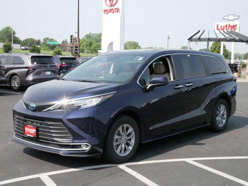 2022 Toyota Sienna XLE 7 Passenger