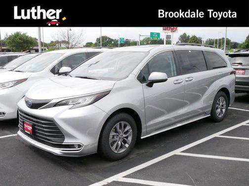 2023 Toyota Sienna XLE
