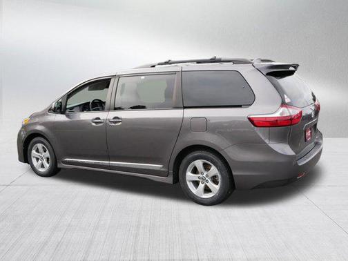 2019 Toyota Sienna LE