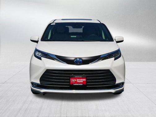 2021 Toyota Sienna XLE 8 Passenger