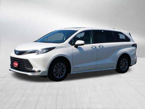 2021 Toyota Sienna XLE 8 Passenger
