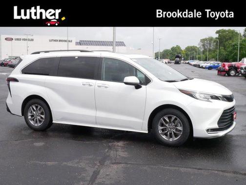 2023 Toyota Sienna XLE