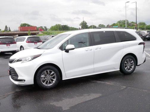 2023 Toyota Sienna XLE