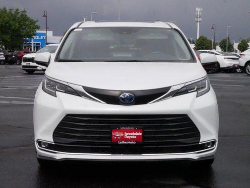 2023 Toyota Sienna XLE