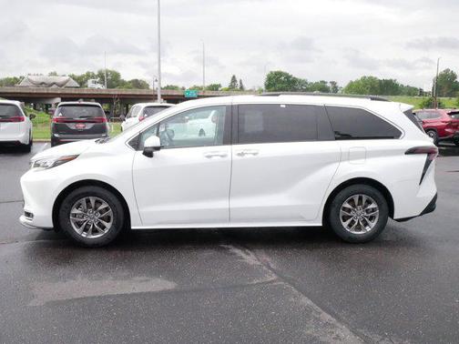 2023 Toyota Sienna XLE