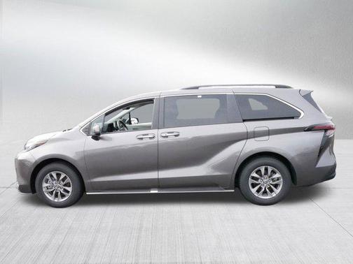 2023 Toyota Sienna XLE 8 Passenger