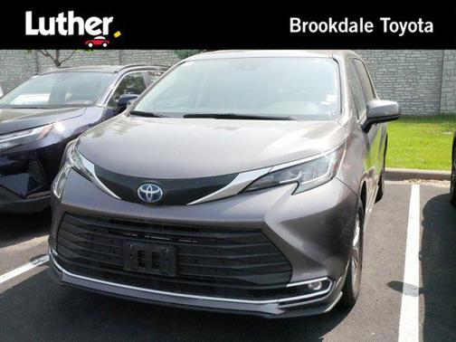 2023 Toyota Sienna XLE 8 Passenger
