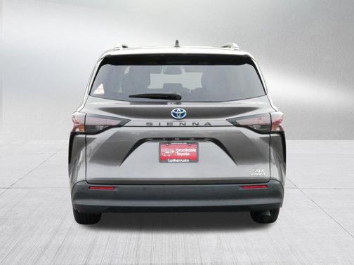 2023 Toyota Sienna XLE 8 Passenger