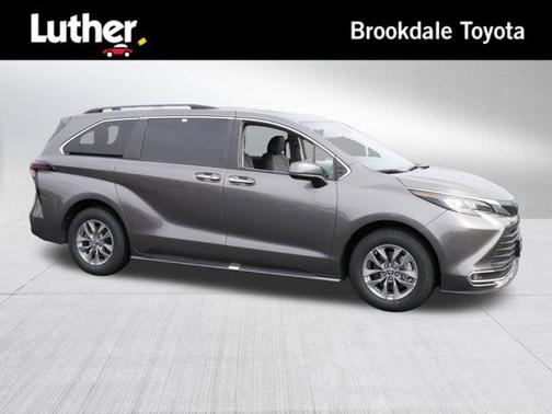 2023 Toyota Sienna XLE 8 Passenger