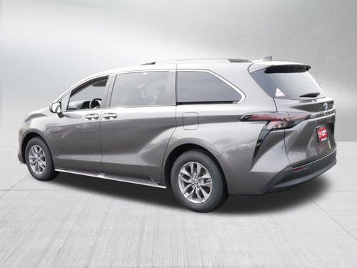 2023 Toyota Sienna XLE 8 Passenger
