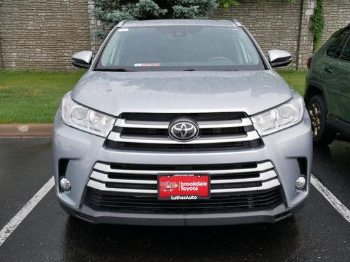 Celestial Silver Metallic 2019 Toyota Highlander XLE