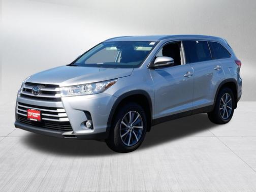 Celestial Silver Metallic 2019 Toyota Highlander XLE