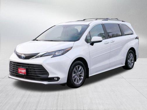 2025 Toyota Sienna XLE