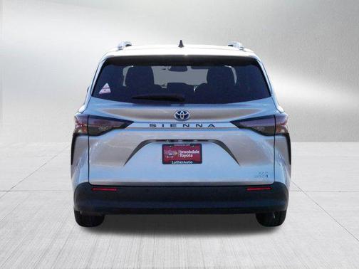 2023 Toyota Sienna XLE 8 Passenger
