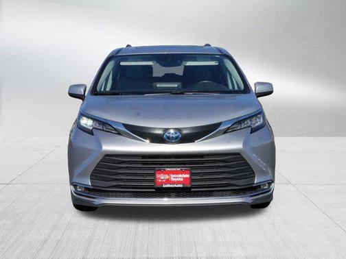 2023 Toyota Sienna XLE 8 Passenger