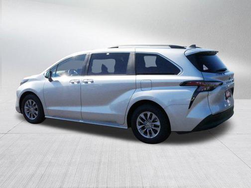 2023 Toyota Sienna XLE 8 Passenger
