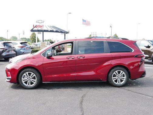 2022 Toyota Sienna XSE 7 Passenger