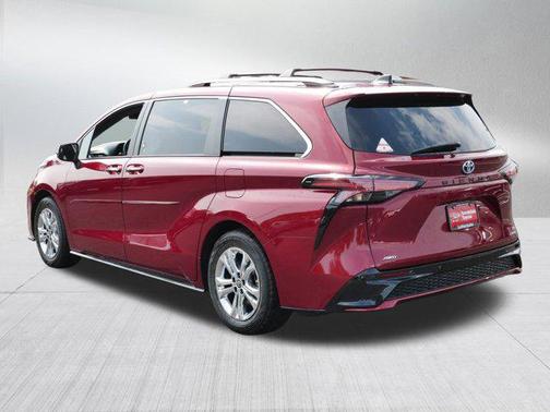 2022 Toyota Sienna XSE 7 Passenger