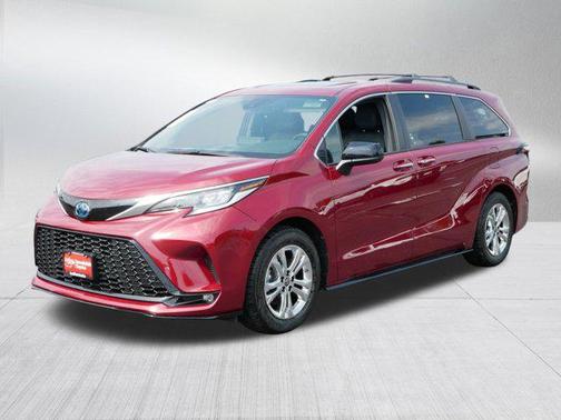 2022 Toyota Sienna XSE 7 Passenger