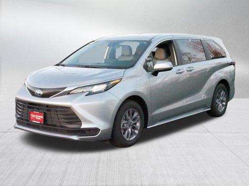 2025 Toyota Sienna LE