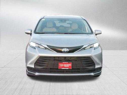 2025 Toyota Sienna LE