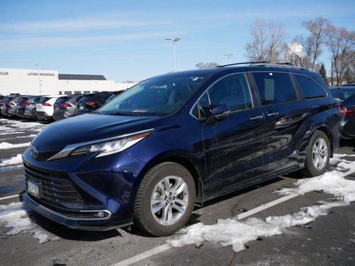 2022 Toyota Sienna Limited