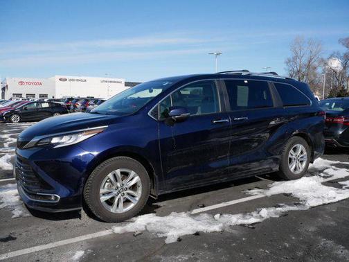 2022 Toyota Sienna Limited