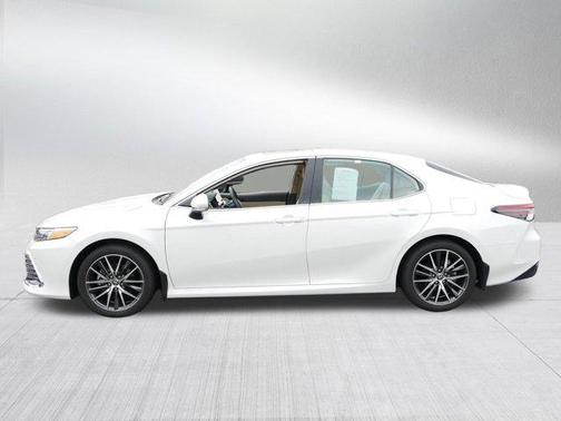 2023 Toyota Camry Hybrid XLE