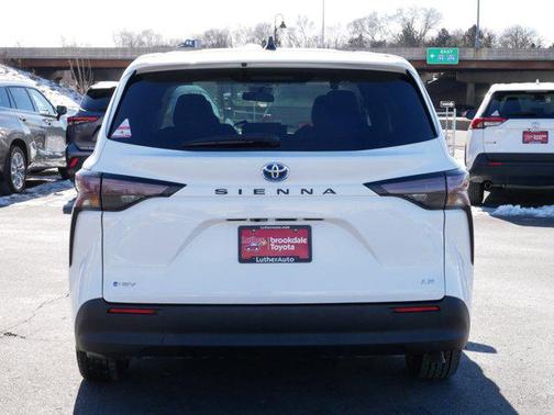 2025 Toyota Sienna LE