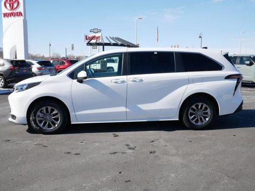 2025 Toyota Sienna LE