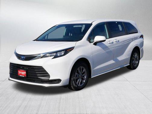 2025 Toyota Sienna LE