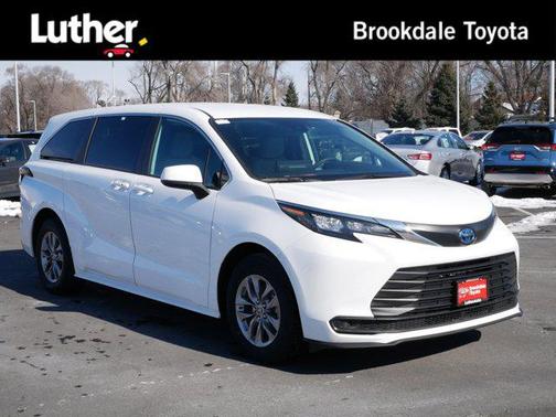 2025 Toyota Sienna LE