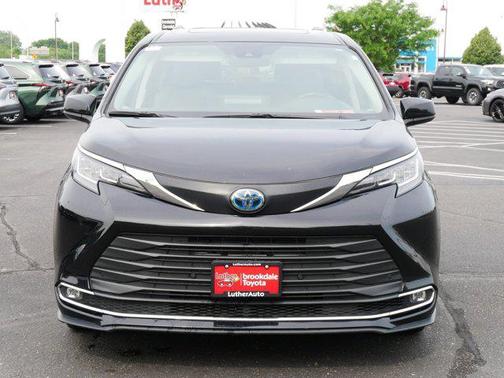 2023 Toyota Sienna XLE