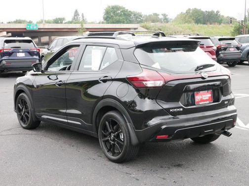 2021 Nissan Kicks SR